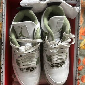Nike Air Jordan 4 Retro Gray and Black Box